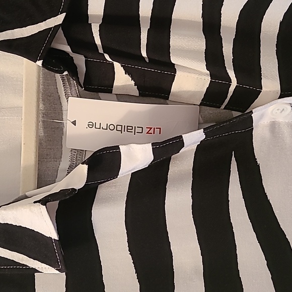 LIZ CLAIBORNE WOMEN'S SLEEVELESS BLACK AND WHITE "ZEBRA" BUTTON TOP SIZE LARGE - Picture 3 of 15